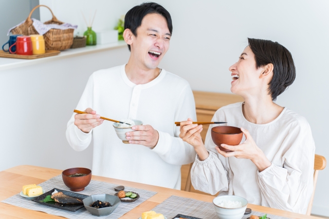 ゆったり楽しく食事をする